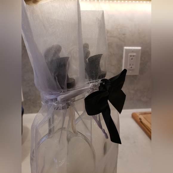 Olive Oil and Vinegar Glass Dispenser Set - Olive Oil Bottles For Kitchen - Picture 4 of 4